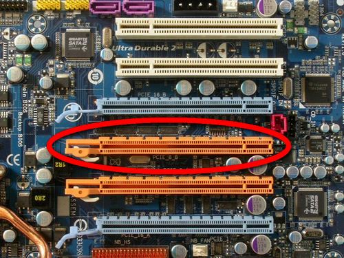 Jak vypadá slot pro PCIe, PCIex16, rozhraní